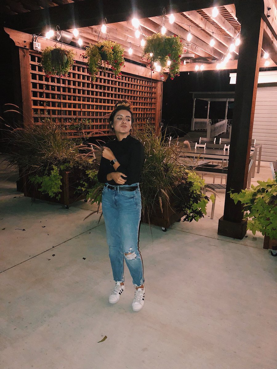 MarsAlaniz's tweet photo. someone telling me not to do somethin and me turning around and doing it anyway https://t.co/ICi3kNlsgG
