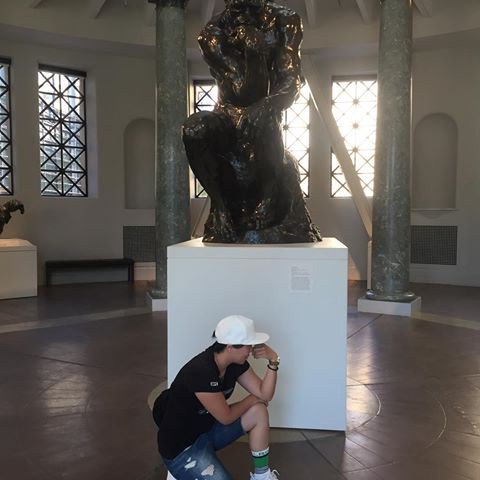 KhronoShift's tweet photo. How can people get the pose wrong, When the statue is right next to them? Clenched fist on chin is what I remember. #MandelaEffect #residue https://t.co/9FCcJ1qdVK