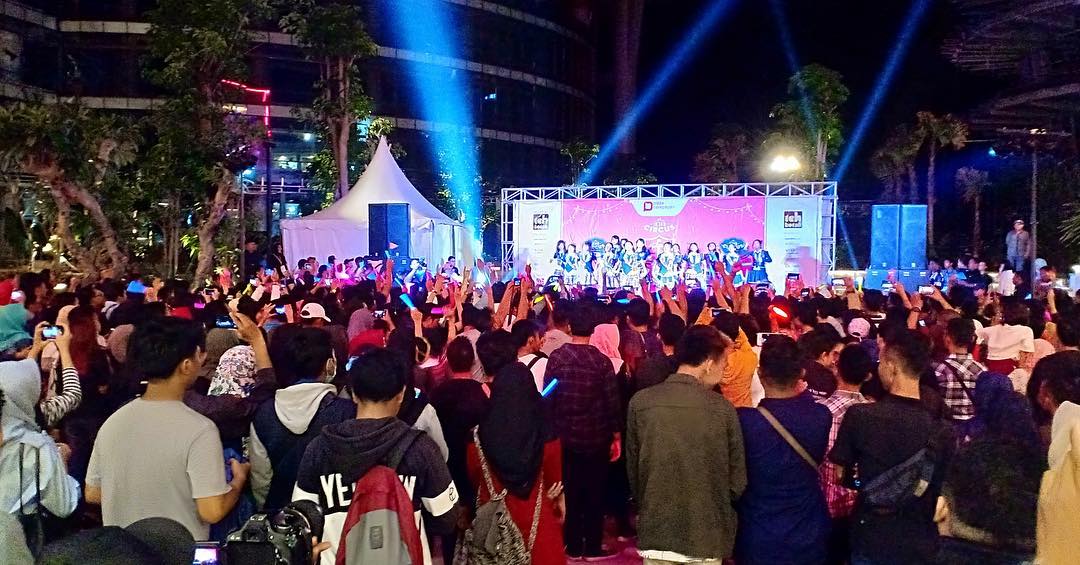 harian_jkt48's tweet photo. [PHOTO] Antusias Fans Di #JKT48CircusBalikpapan,
Selanjutnya JKT48 Circus Part 2 Makassar Team J, Hari Sabtu 13/10/2018.
Semoga Makin Ramai.! https://t.co/EFZSlOnrQx