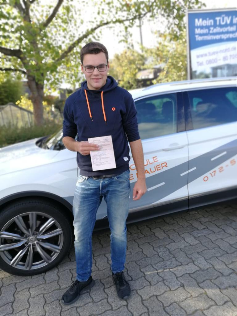 Henning hat die Klasse B bestanden herzlichen Glückwunsch