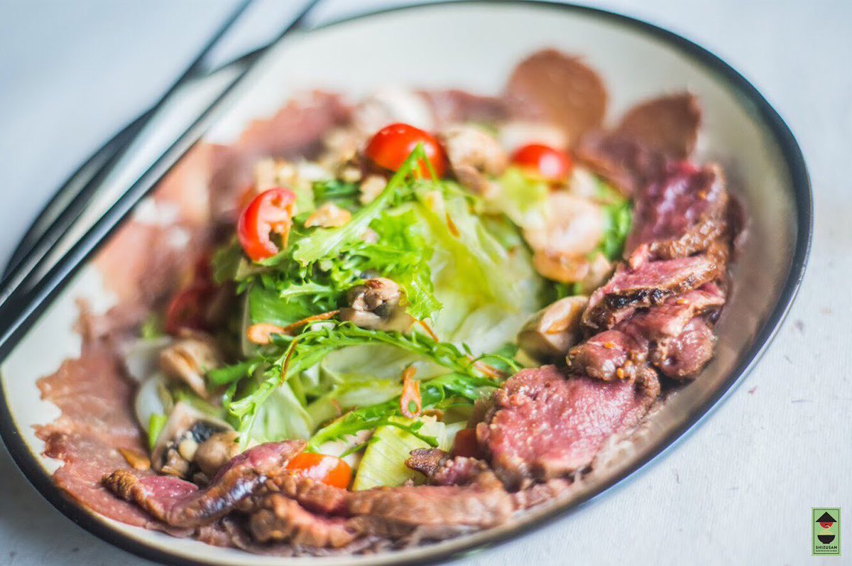 AtShizusan's tweet photo. A fresh start to the week - Monday.
A new start to Monday - Salad.
Dig into the Luang Prabang Salad that is made with cherry tomatoes, lettuce, scallions, mushroom nampla, crushed peanuts and burnt garlic. 
Trust us, it tastes even better than it looks 🥗🍽🥡🥢
#Shizusan #Mumbai https://t.co/UGCPLeSU3f