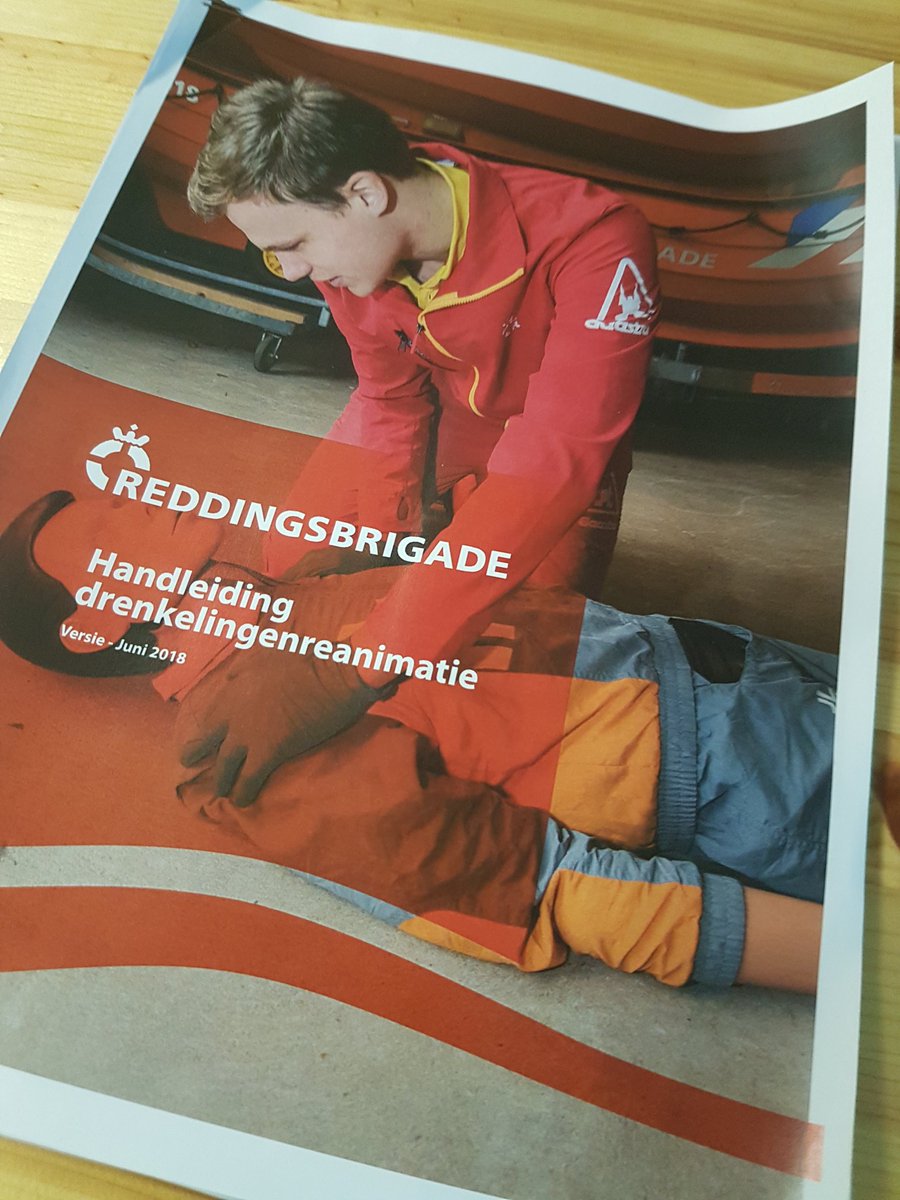 Strandpost60's tweet image. Afgelopen zaterdag volgden twee van onze lifeguards de docentenmodule "drenkelingenreanimatie". 

Onmisbare kennis voor ons als strandwacht. Voor een veilig strand!
