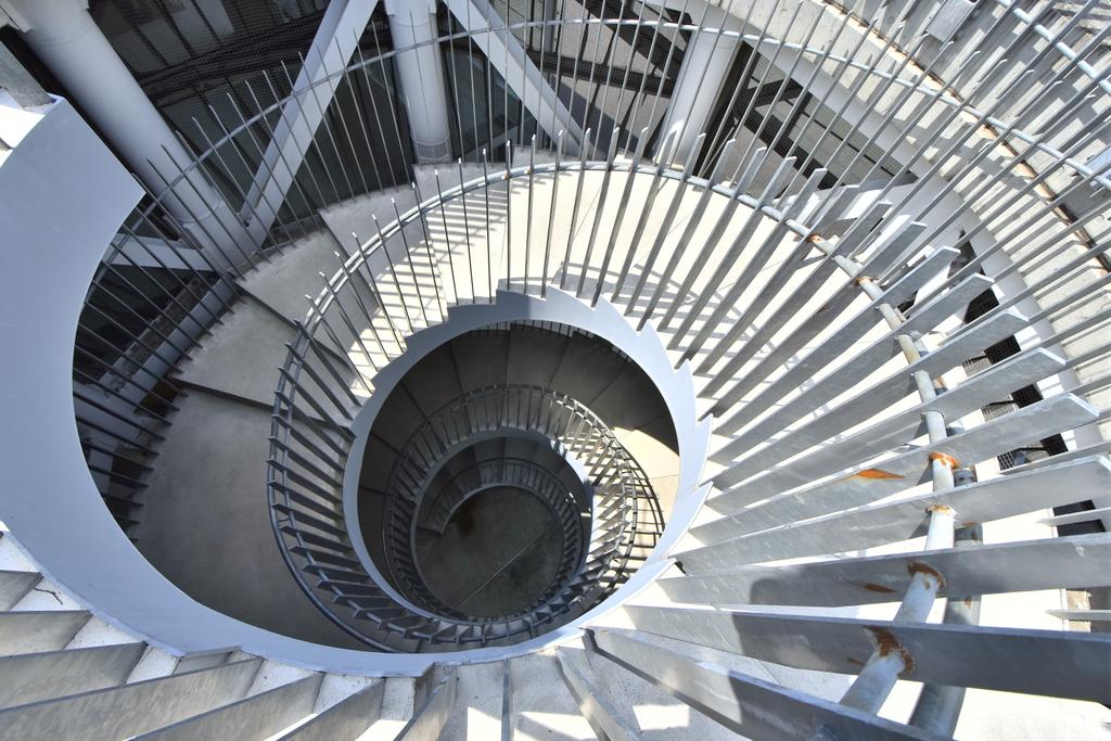 ハーロック ネオ On Twitter 8 31撮影 某所にて 螺旋階段 螺旋階段は面白いと思っていますが 屋内等は撮影禁止の場合も多いので 無駄足に終わる事も多いですが