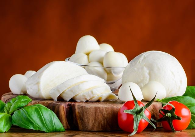 cappa_ie's tweet photo. This week is the first @corkcheeseweek! To find out more about the work we do here at CAPPA with #cheese why not read our @EITechGateway @FOURSTARPIZZA case study to see how CAPPA works with #Mozzarella here: https://t.co/AHVLyRLIpj #CorkCheeseWeek #InnovationThroughLight https://t.co/CADlM5SyjN