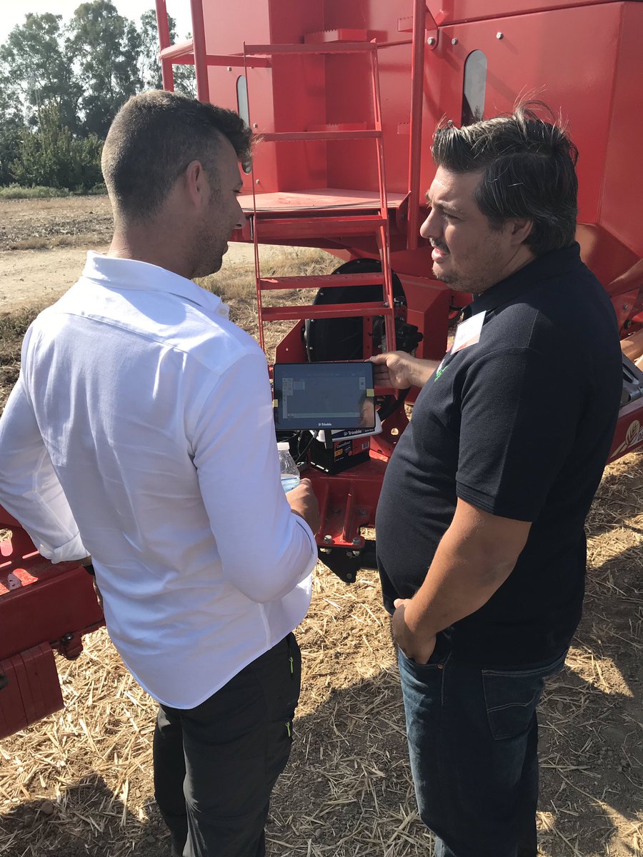 Vantageoeste's tweet photo. 📢 Mostrando como puedes ahorrar con la compatibilidad del sistema #GFX750 de #Trimble con abonadoras y sembradoras gracias a la conexión ISOBUS 🔄 🚜 #GPS #EZPilotPro #Agtech #FieldDay #smartagro #siembra #abonado #talleresRamos https://t.co/kjE4aMjWpo