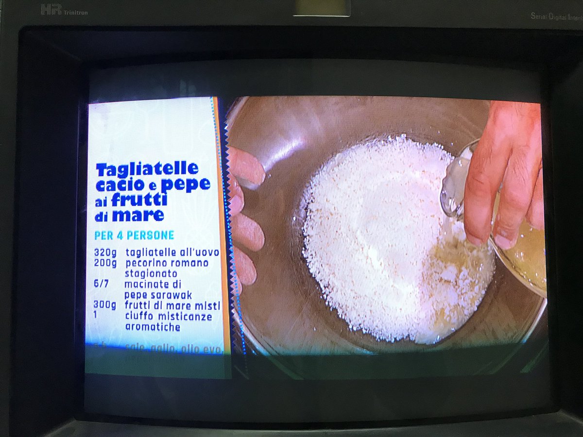 Tagliatelle cacio e pepe ai frutti di mare nella ricetta dello stellato <a href="/leleusai/">leleusai</a> alla @Provadelcuoco con <a href="/ElisaIsoardi/">Elisa Isoardi</a>