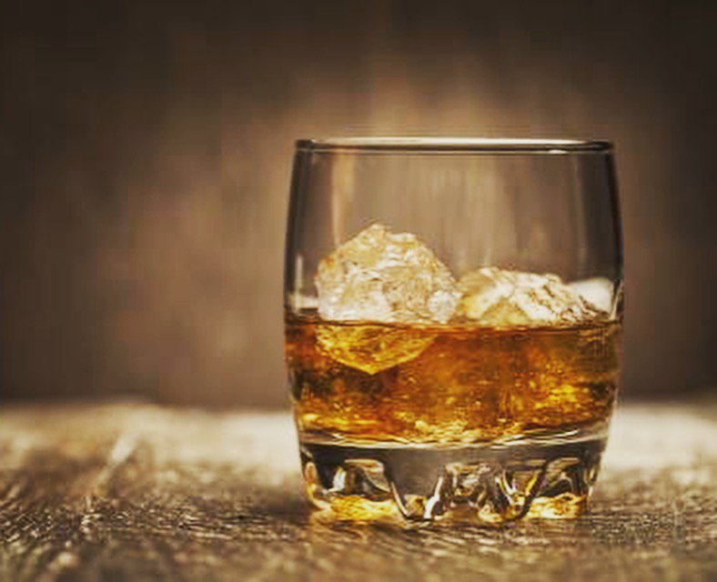 Sphere_Life's tweet photo. As the seasons turn, it’s the perfect time to indulge in one or two top-rated tipples from the likes of @talisker @theglenlivet and @bruichladdich
#whisky #amberliquid #distilled #specialreleases #limitededitionwhisky #spherelife
https://t.co/wnufkh7949 https://t.co/1Bigmm8g3d