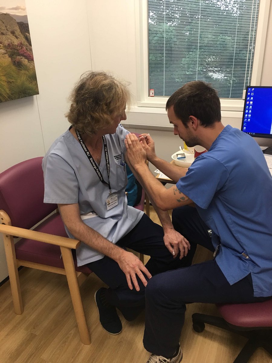 AmuTeam's tweet image. Our flu fighter extraordinaire Ingvar. Vaccinating the frontline staff #freesweets #freebadge @lyneelawson @janewattts @MelWoolfall  @emmafitton74 @aaroncumminsNHS @AndyCrundell