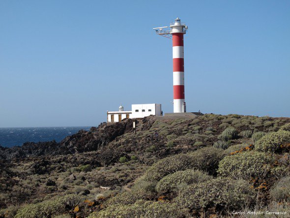 FarosdeEspana's tweet photo. 💡 Estos 3 faros de #Tenerife tienen una historia muy similar ➡️ Encendidos en torno al novecientos, tuvieron que sustituir su torre original por una mucho más alta para obtener un mayor alcance. 📸 Faros de Punta de Abona, de la Rasca y de Teno. #LighthousesofSpain https://t.co/mOpRsVF3FW