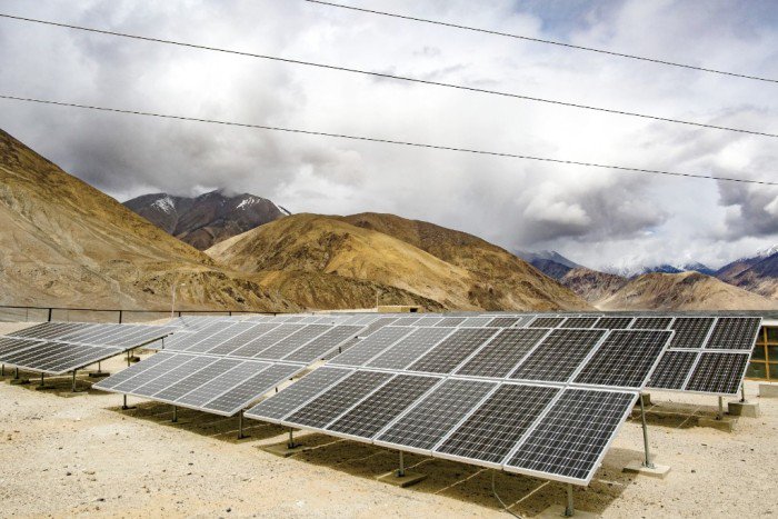 ShamsEnergyPak's tweet photo. OUR MISSION 
Is it possible to change the world? Absolutely. We want to make the world a better place, one home and one business at a time. That's our mission. To liberate our communities from ever-increasing electricity bills. To reduce global warming. To save the trees......... https://t.co/MBEvoSSRa3