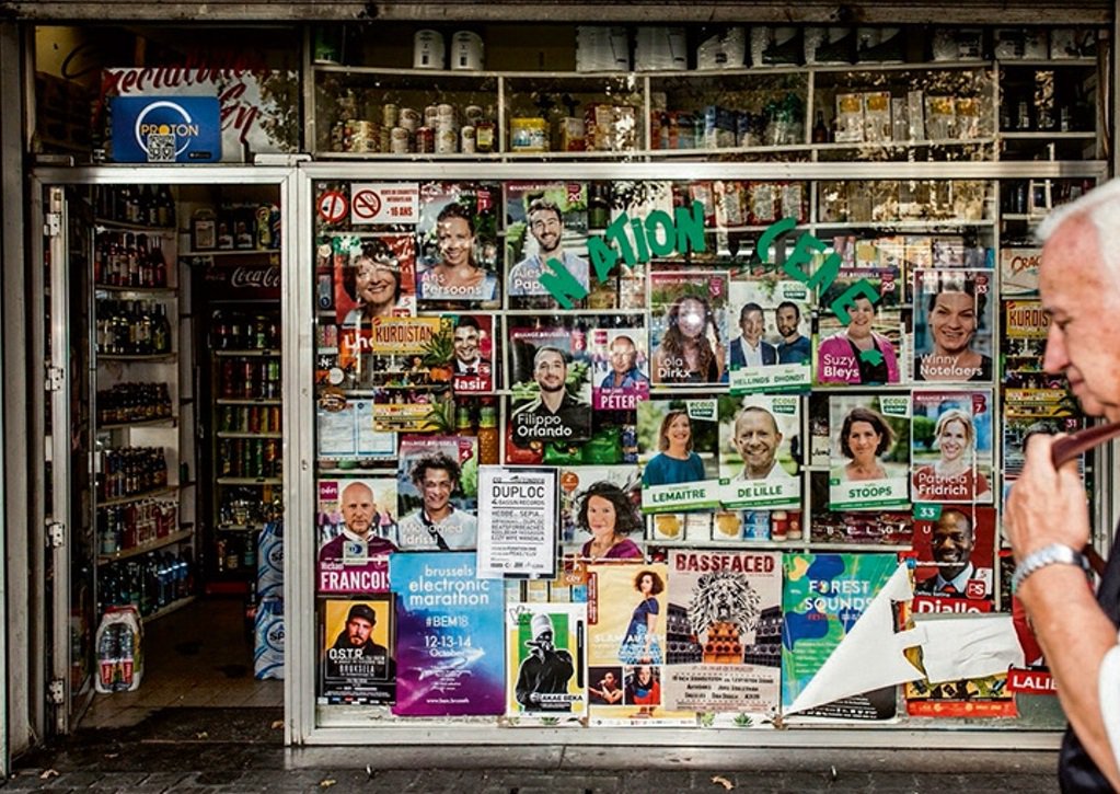 BrusselsPlanB's tweet photo. 'Allégorie de la transparence' 
Merci aux partis établis pour maintenir l'opacité de notre vie politique et de nos vitrines... 😉
Si vous voulez le vrai changement, votez pour vous, votez #PlanB! #Transparence #Participation #Démocratie https://t.co/5sWroljELX