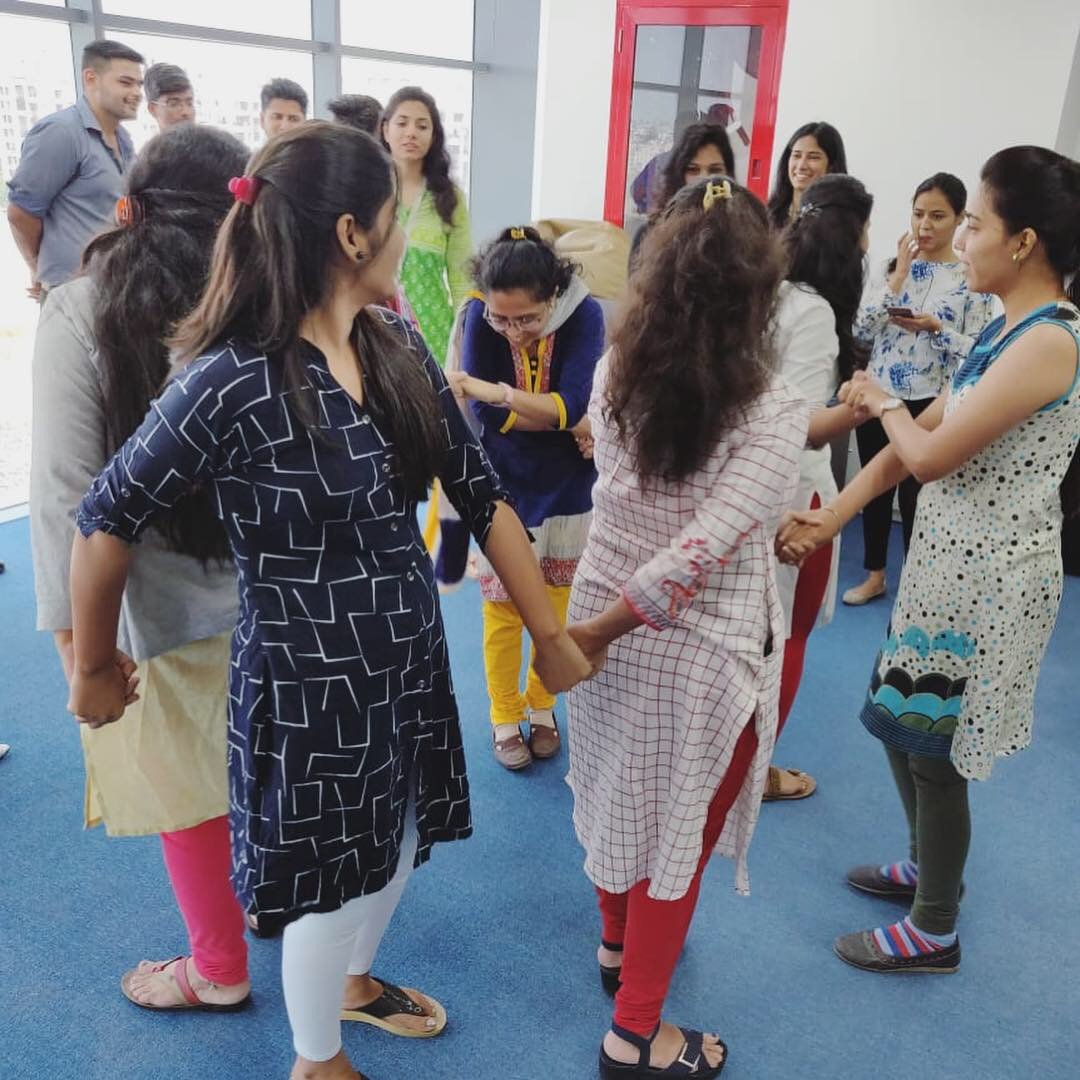 RioMed's tweet photo. A fun Wednesday at #RioMedIndia with exciting games and a team building session.
A perfect way to beat the #MidWeekBlues with a bunch of enthusiastic and dynamic employees.
#EmployeeEngagement #TeamSession #WednesdayWisdom https://t.co/BH194yRjkh