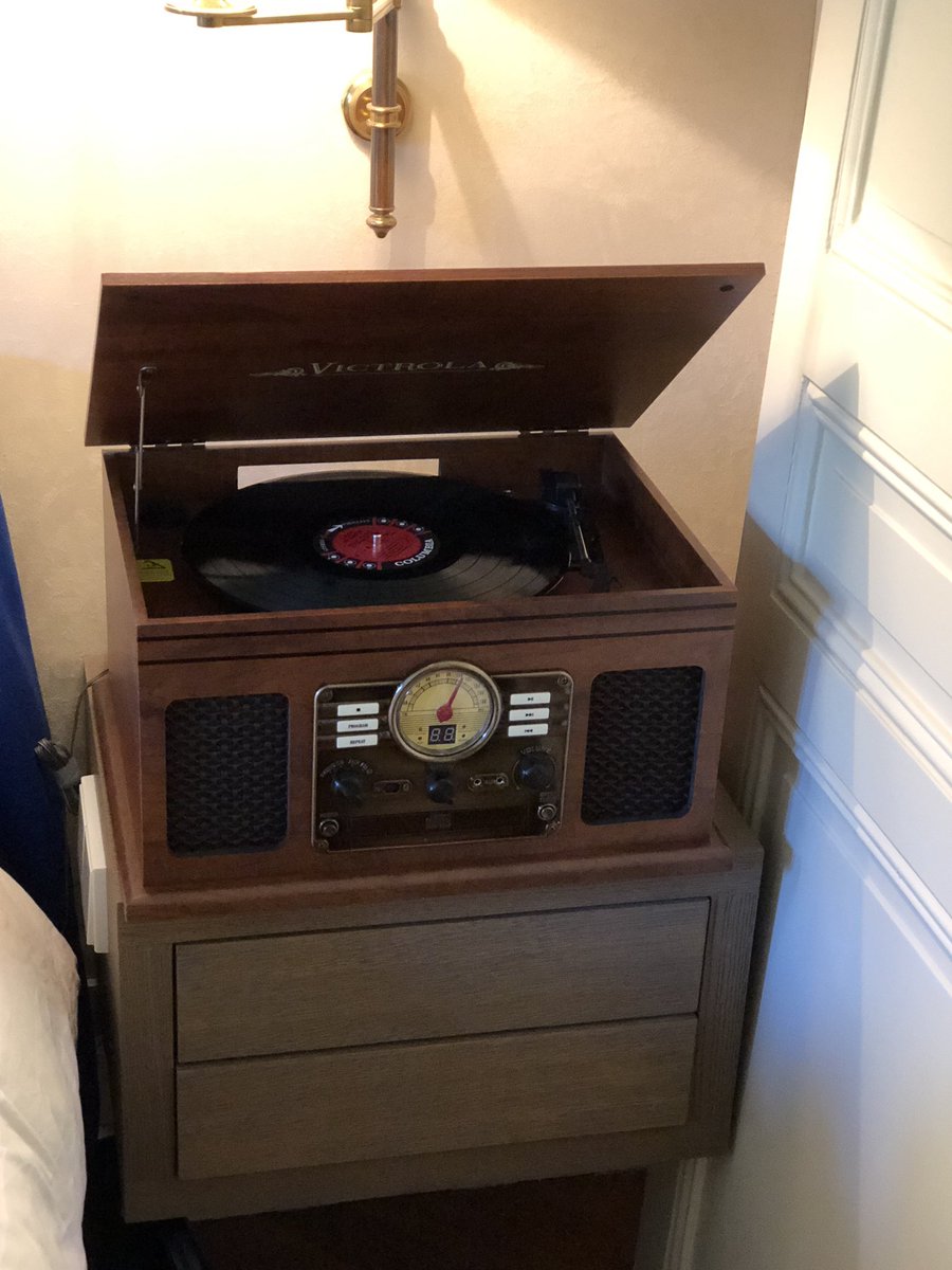 stephane_hitech's tweet photo. Pas mal ce tourne disque high-tech 😉
#exloft https://t.co/fKQSDLctAY