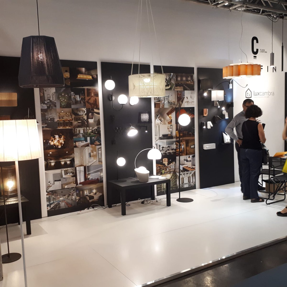 LuxCambra's tweet photo. Gracias a todos por venir a nuestro stand en la feria Hábitat de Valencia ! Esperamos que les haya gustado la presentación de nuestras novedades ! #luxcambra #lámparas #lighting #feriaHabitat #design #novedades #interiordesign https://t.co/6sFYoPHpPy