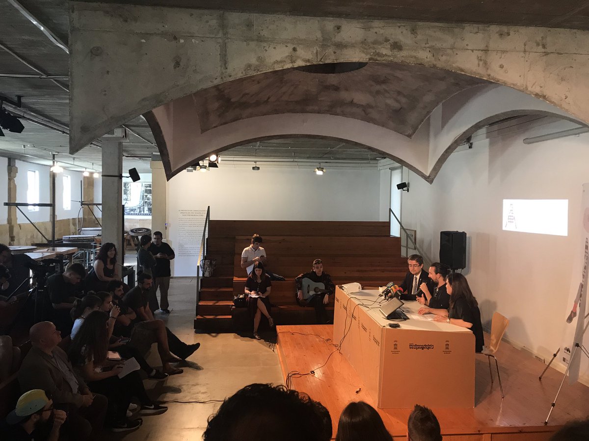 AngieCapel's tweet photo. Ya estamos en la rueda de prensa @BigUpMurcia, ahora mismo hablando Carlos Torres de @LaTribu29, uno de los grupos seleccionados este año. #bigup18 https://t.co/YxzvnhkBli