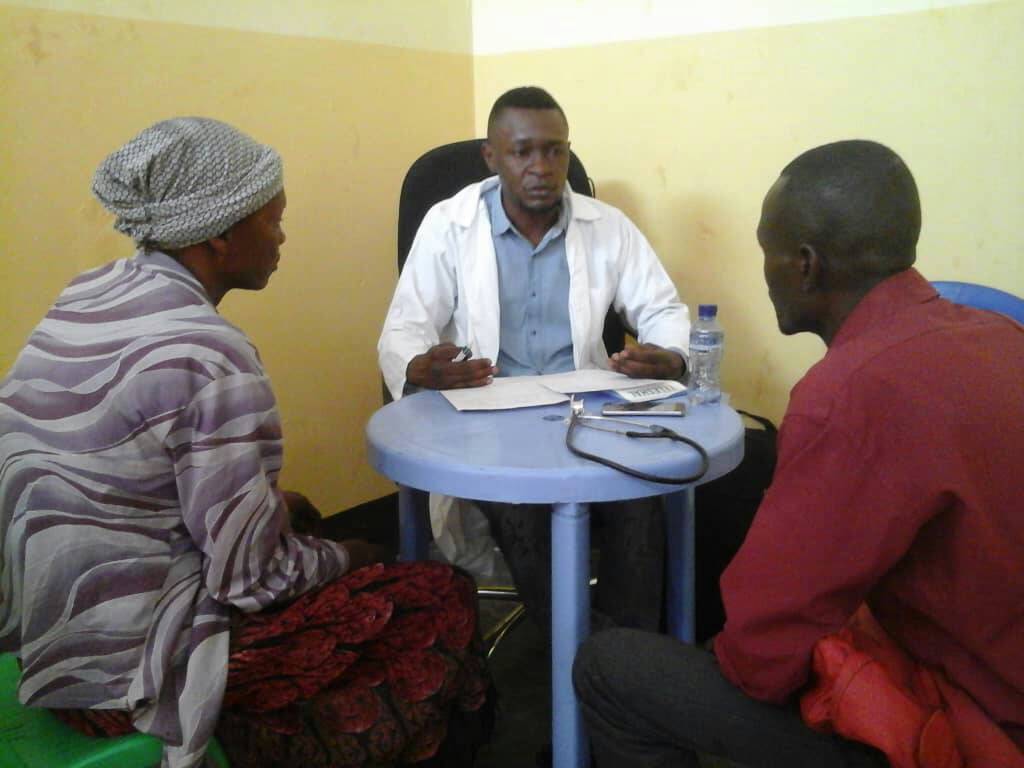 AsblLes's tweet photo. ASBL. LES AMIS DE NGIRI NGIRI a organisé une consultation médicale gratuite sur la tension artérielle et le diabète devant son siège et a remis gratuitement  les produits pharmaceutiques liés à ces 2 pathologies. #RDC https://t.co/lqvMnwmWZx