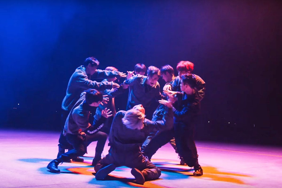 TimeOutDubai's tweet photo. Catch K-Pop group EXO at The Dubai Fountain for four more days
https://t.co/0FRexbPuKE https://t.co/f7KOwUrIDz