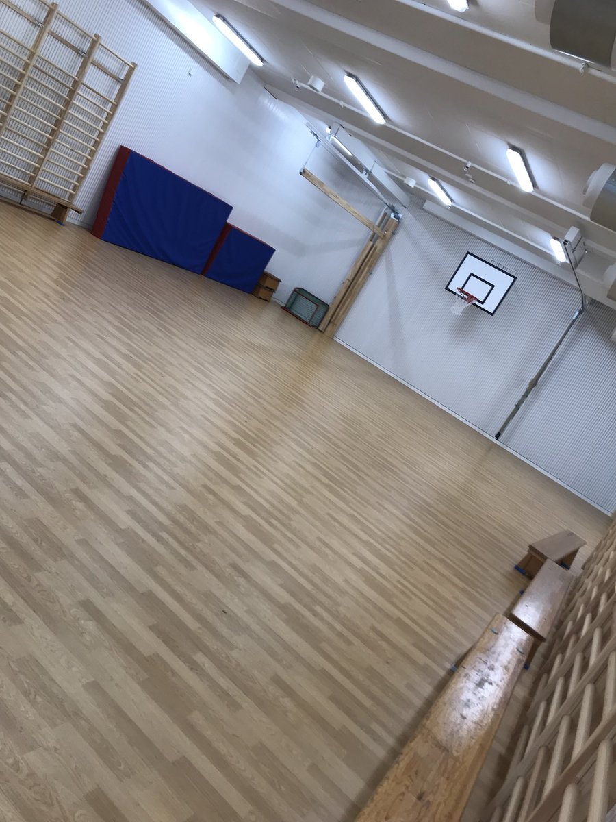 Fantastiskt att få använda gymnastiksalen! Idag har vi gympat, dansat och lekt. #skälbyförskola #solskol #rörelse #glädje