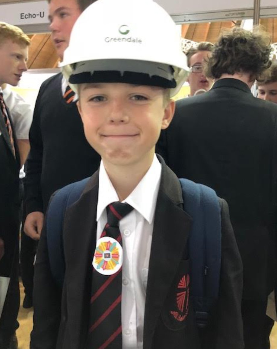 Greendale_Build's tweet photo. He wears it well!  An interested young chap talks to Maria and Chris at the @DorsetChamber #careers #apprecticeships event today 
@Apprenticeships @YoungChamberDT @CITB_UK @CIOBSouthWest @theCIOB https://t.co/E3q1eF4nHd
