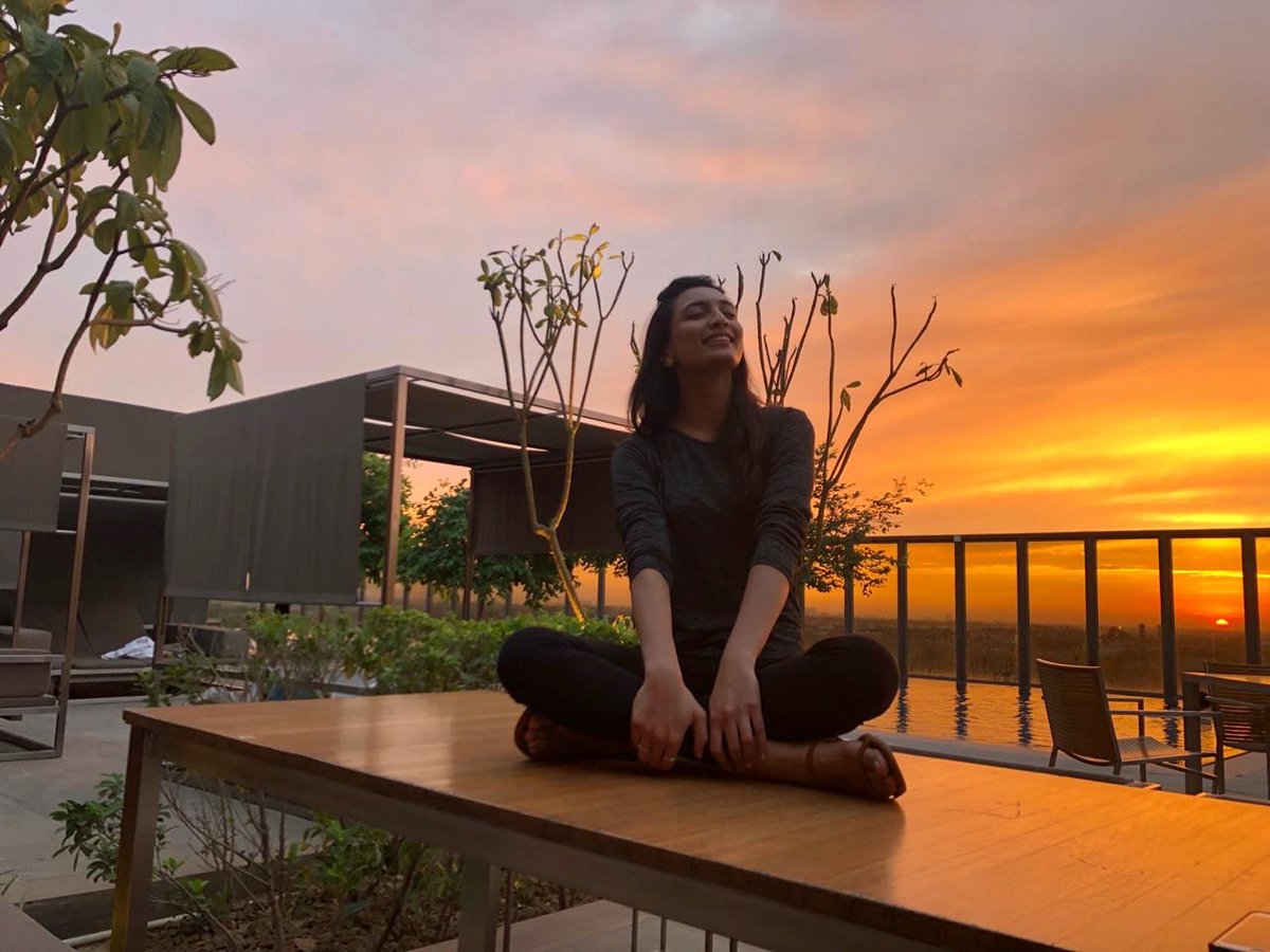 roshmitaa's tweet photo. What do you think of sunsets? https://t.co/phYgSLvDDQ