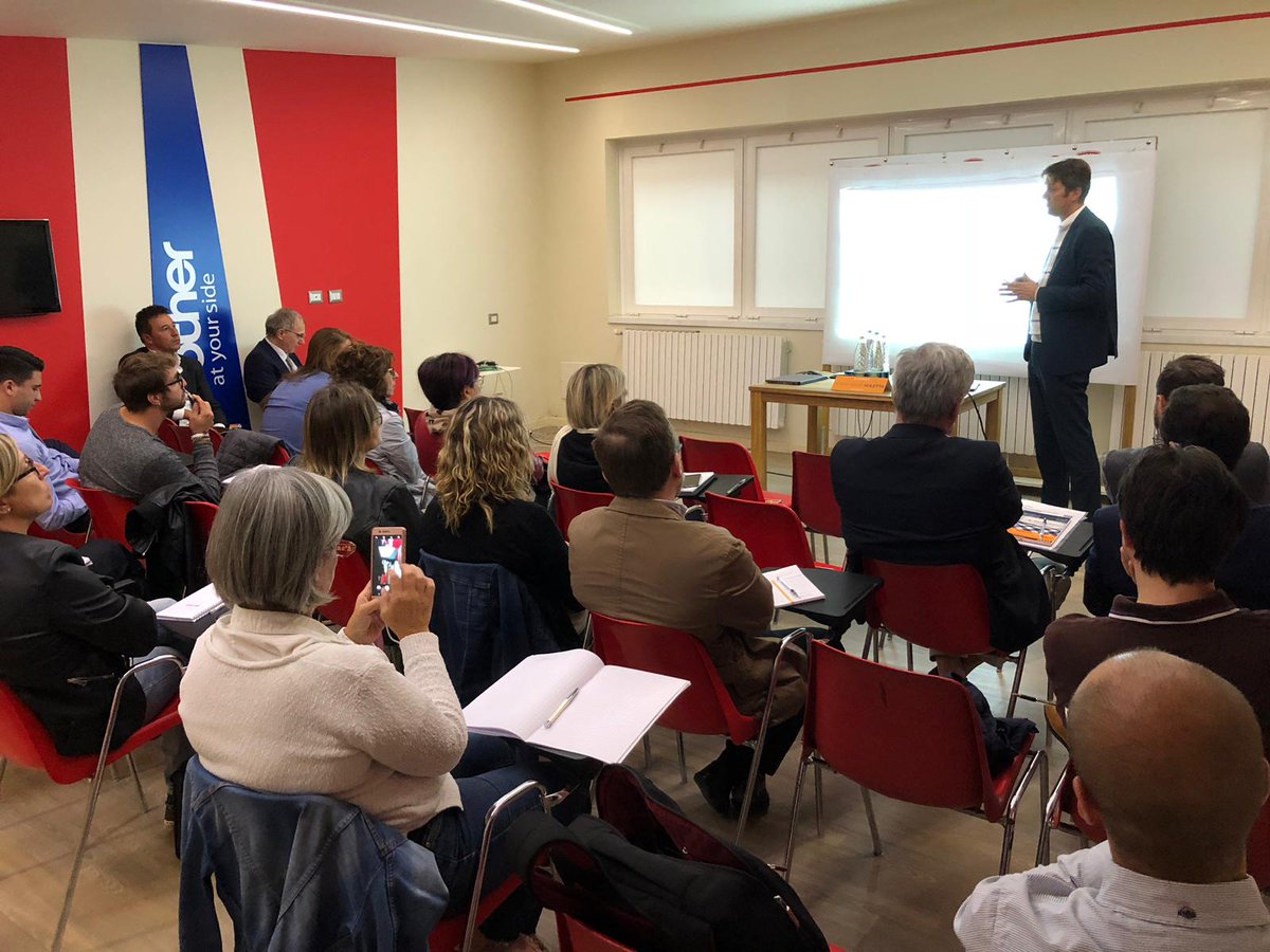 SartorieDigital's tweet photo. Simone Sordo al corso "#FatturazioneElettronica tra privati": "Mancano solo 100 giorni... il tempo per adeguarsi a questa trasformazione è quasi esaurito e non è più possibile rimandare!" #sartoriedigitali #DigitalTransformation #pmi #PartitaIva https://t.co/iop4yrSYCx