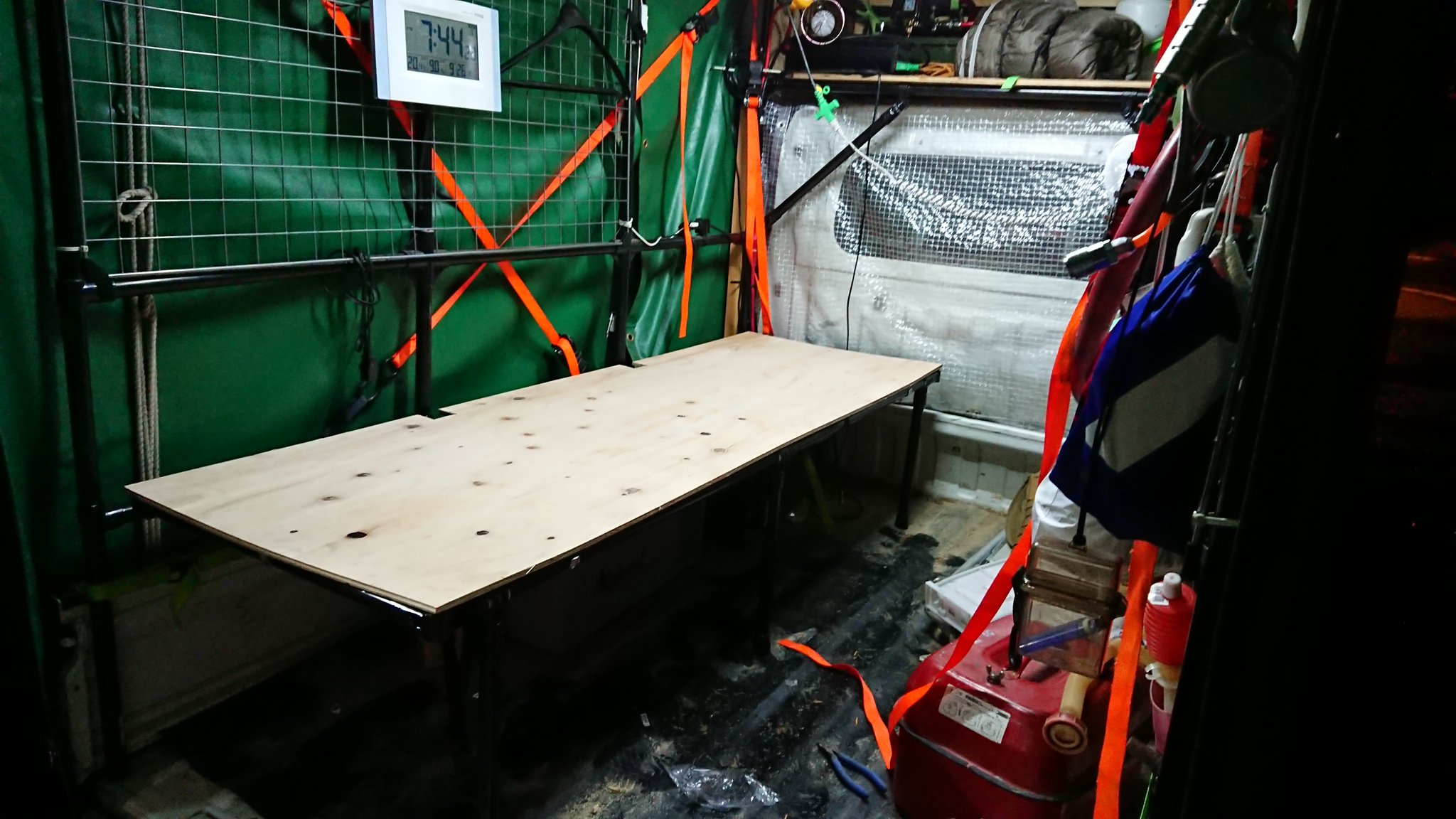 Ito ベット完成後は明日マットが届けば完璧 軽トラ トランポ 軽トラキャンピングカー 自作軽キャンパー