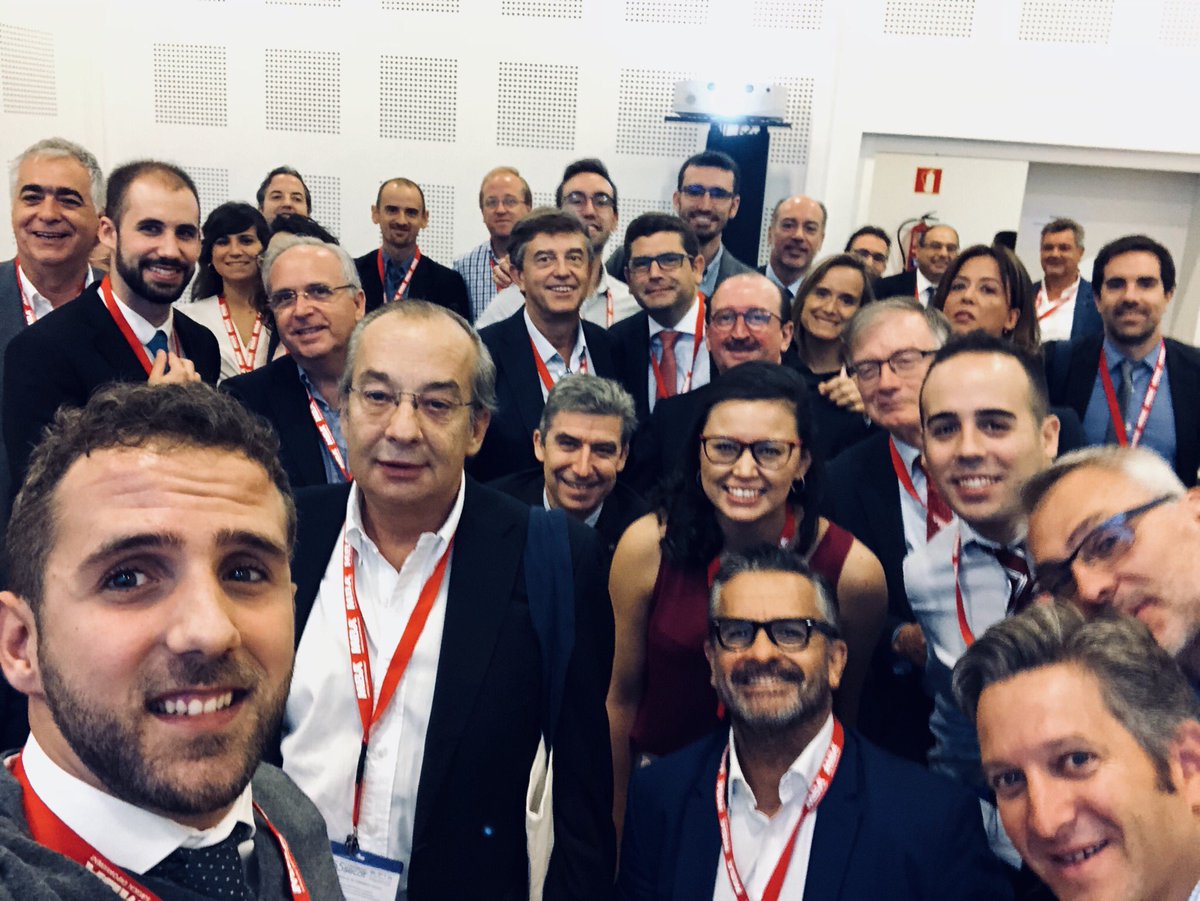 IvanCopete's tweet photo. Enhorabuena al grupo de Tumores Musculoesqueléticos de @secot18  el año que viene nos toca una sala más grande! ☺️ #fotosecot2018 #SECOT2018 #valladolid https://t.co/vmHRCJEF3N