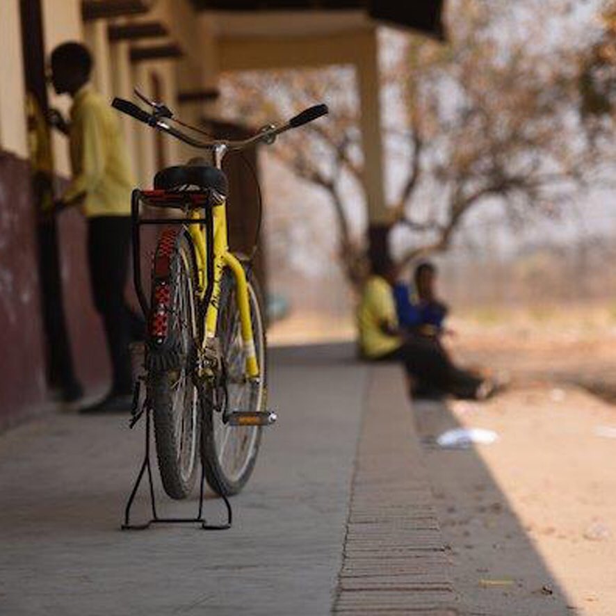 Today marked the third distribution in the space of a month that Qhubeka has distributed 350 new bicycles into schools in the region, bringing the total for the last month to 1,050 bicycles.

Full article at: cyclingsa.com/news-and-press…

Pic: Qhubeka / Carli Smith