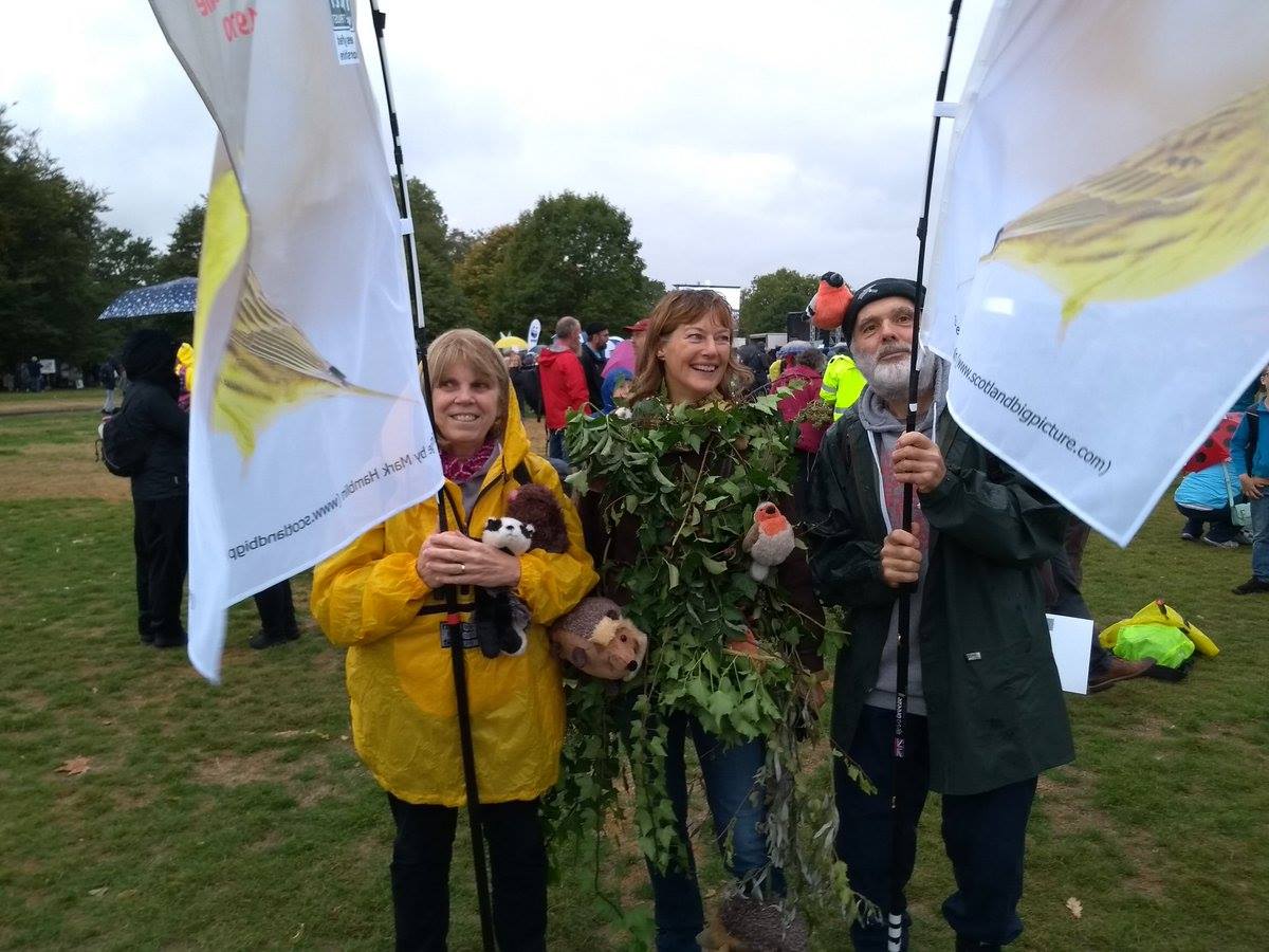 skyeinstruments's tweet photo. Gill and John from #skyeinstruments went down to London this weekend to take part in the #PeoplesWalkforWildlife, two of the 10,000 people that walked from Hyde Park to @10DowningStreet 😮 @rwtwales @IoloWilliams2 @NatResWales https://t.co/dWlY82qPUZ