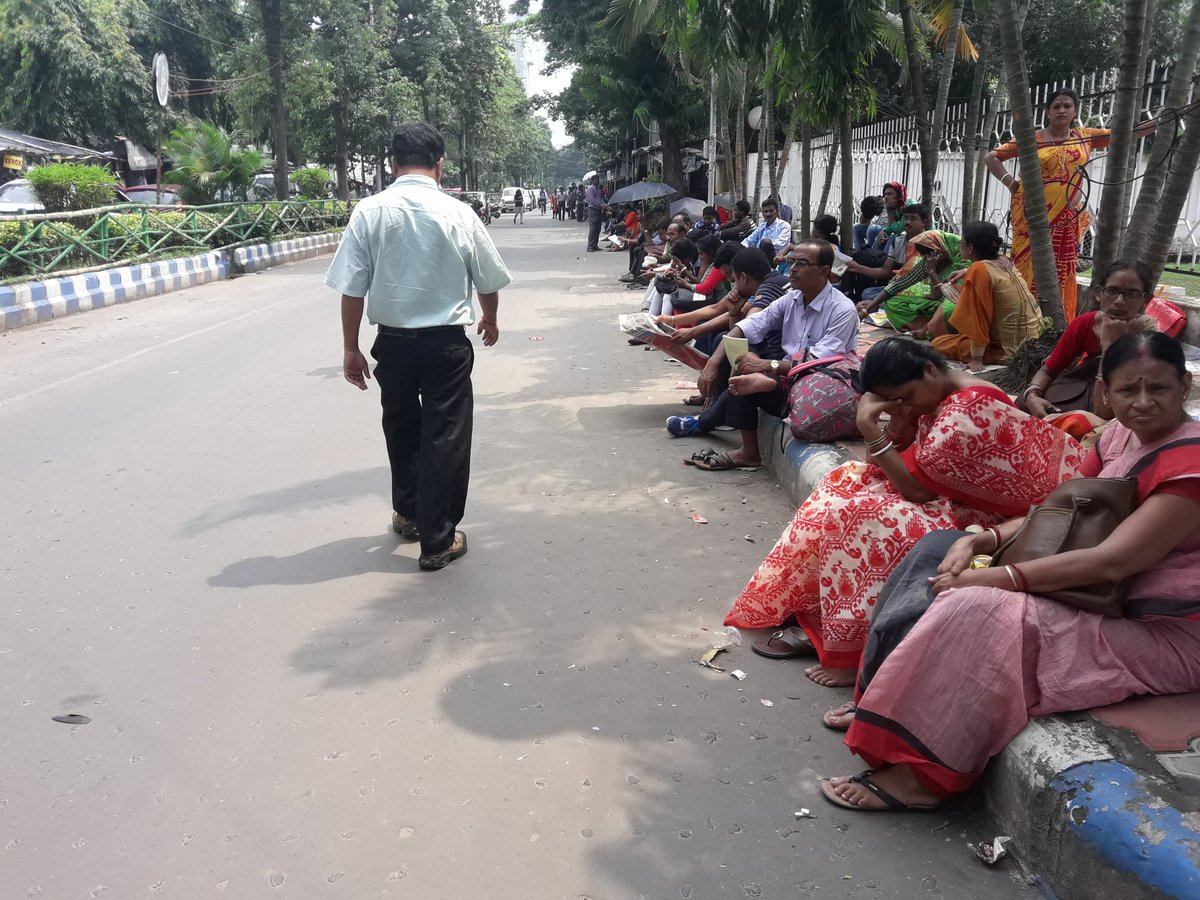 somnathduttakol's tweet photo. #NoBandhInBengal
#সচল_বাংলা #TMCS
অফিসপাড়ায় চলছে অফিস
#Collegemore #RSSoftware Row
@MamataOfficial @abhishekaitc @derekobrienmp @ColDiptangshu @AITCofficial @TMC_Supporters @kakoligdastidar @suparnomoitra https://t.co/0VDP97LCNR