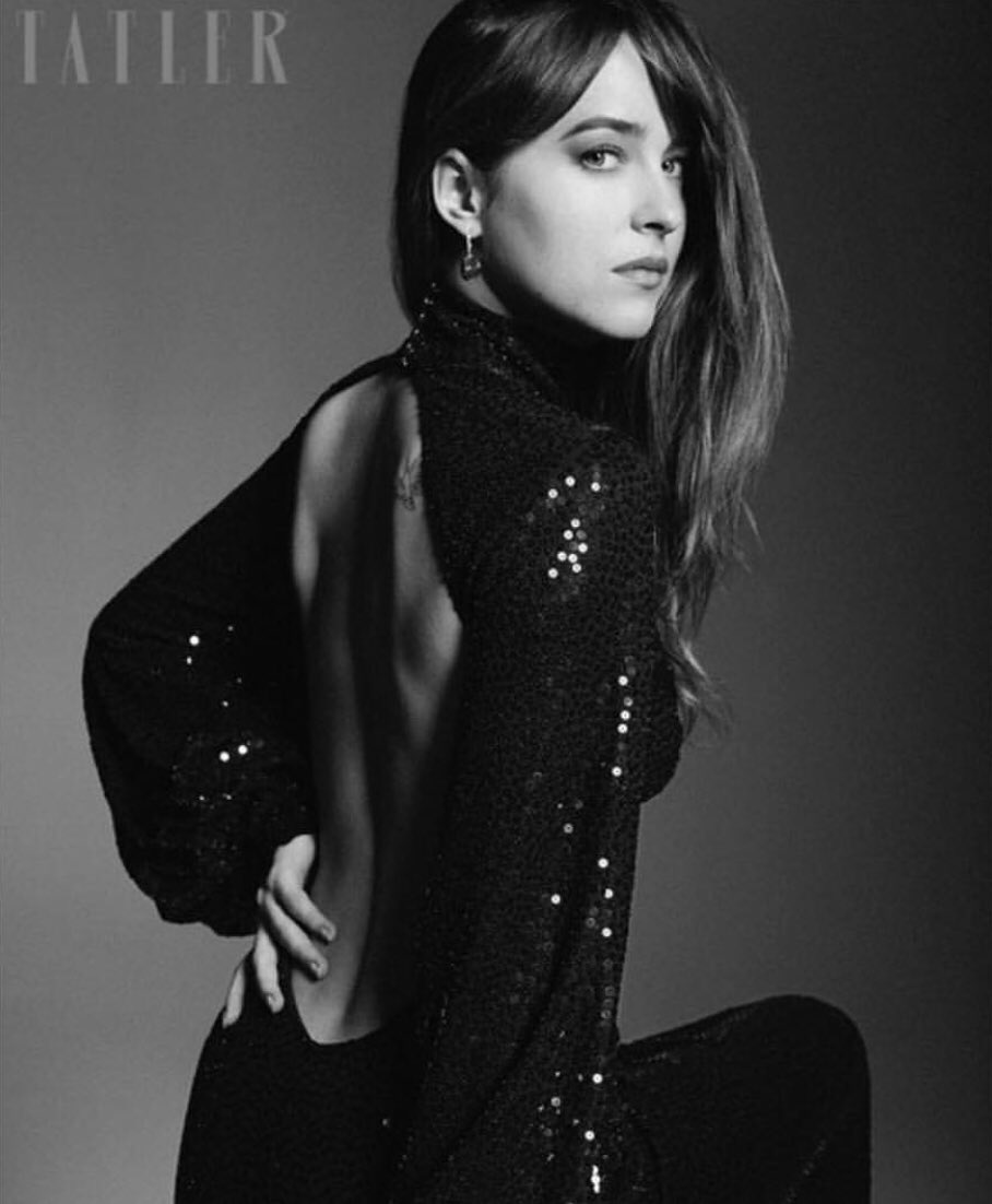 prefer2betender's tweet photo. What a Queen. 🖤🖤🖤

Via. IG marktownsend1 
#DakataJohnson @Tatlermagazine x #jackwaterlotstudio 🖤 hairs #marktownsend1 makeup #_virginiayoung_ nails #deborahlippmann styling #petraflannery #TheBoss #polisg 🖤 #dakotajohnson #photoshoot @ElRoyaleMovie https://t.co/UruOrzxwtK