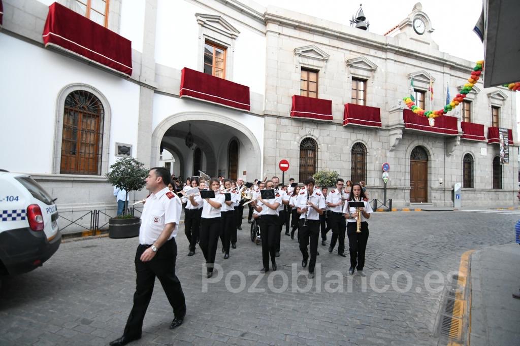 turismopozoblan's tweet photo. Así ha sido la 1ª Diana Floreada de la Feria 2018. Como siempre enorme, la @BandaPozoblanco. ¡anunciando lo que será un grandioso día de Feria!

#Feria2018 #Pozoblanco #EnfériatePzb #DianaFloreada https://t.co/1Sn8BhoOpL