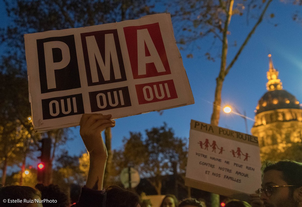 Picturenews_ER's tweet photo. Rassemblements de #ProPMA et de #LMPT hier à #Paris après la prise de position du #CCNE en faveur de la #PMApourToutes #LGBT #PMA ➡️ https://t.co/Nd4vEjOBFM https://t.co/0SvlZ7TkjL