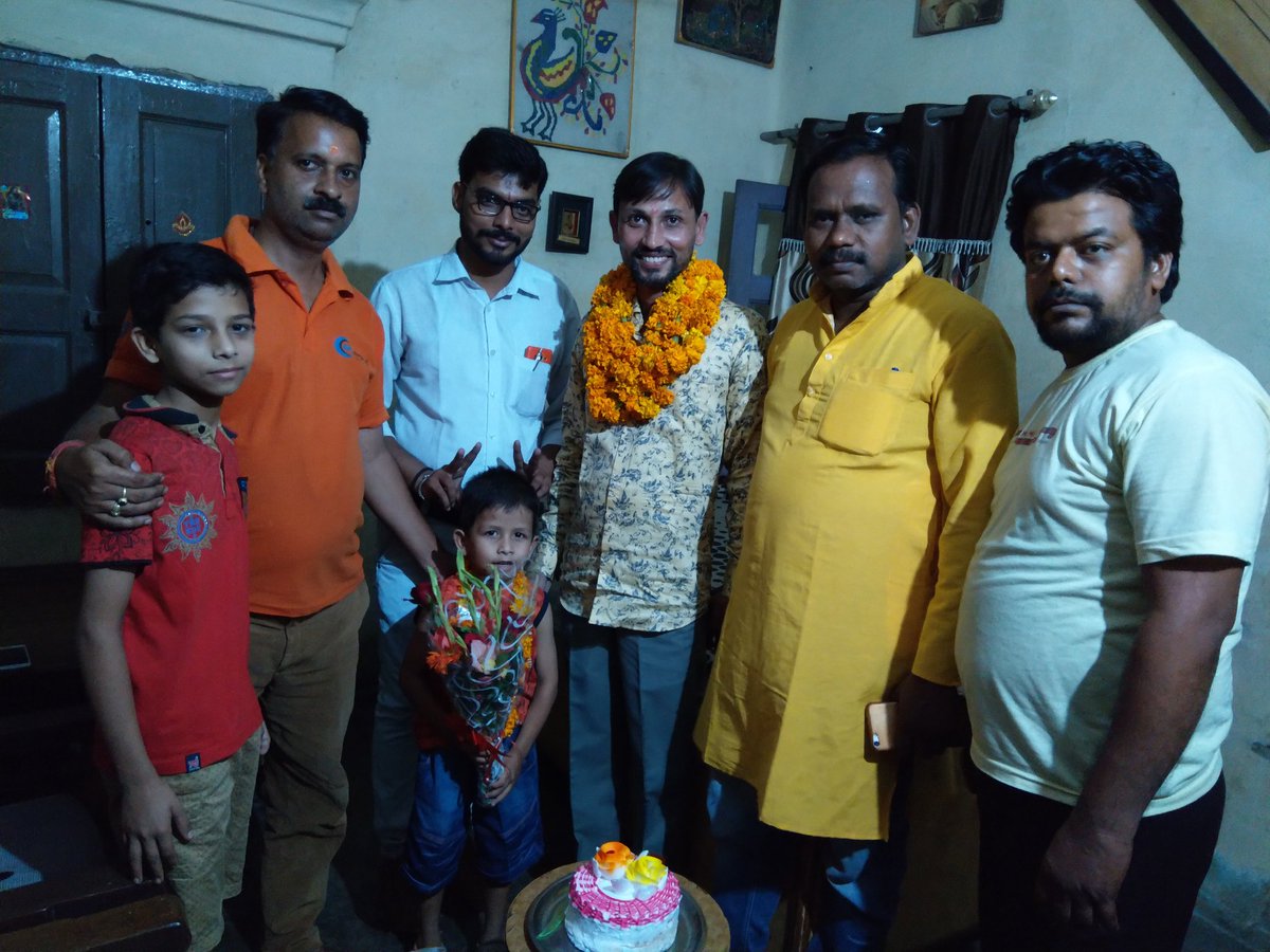 jeet896's tweet photo. मेरे #भाजपा साथियो ने मेरे जन्मदिन पर मुझे शुभकामनाएं दीं और जन्मदिन मनाया। सभी का दिल से धन्यवाद, ये पल हमेशा याद रहेंगे @ibhagwa_n #20thSep #Birthday #pics @JaiAryawart https://t.co/WpOra5redf