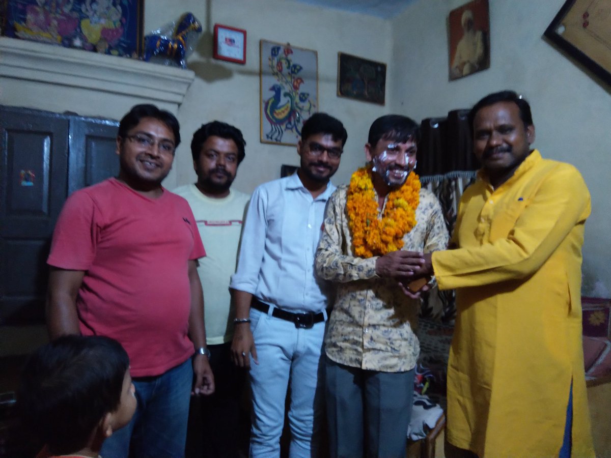 jeet896's tweet photo. मेरे #भाजपा साथियो ने मेरे जन्मदिन पर मुझे शुभकामनाएं दीं और जन्मदिन मनाया। सभी का दिल से धन्यवाद, ये पल हमेशा याद रहेंगे @ibhagwa_n #20thSep #Birthday #pics @JaiAryawart https://t.co/WpOra5redf