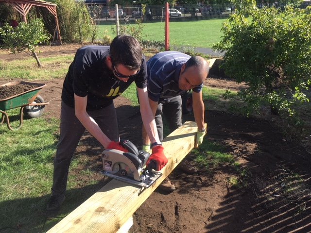 FortisTomP's tweet photo. More pics from @PWPrimary garden makeover. @FortisLiving colleagues in action during #communitiesweek18 #WorcestershireHour @ninadg https://t.co/VIRxInoFHK