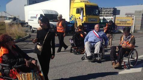 Toulouse : des handicapés bloquent les accès à quatre cimenteries pour protester contre la loi Elan limportant.fr/infos-regions/… #Régions