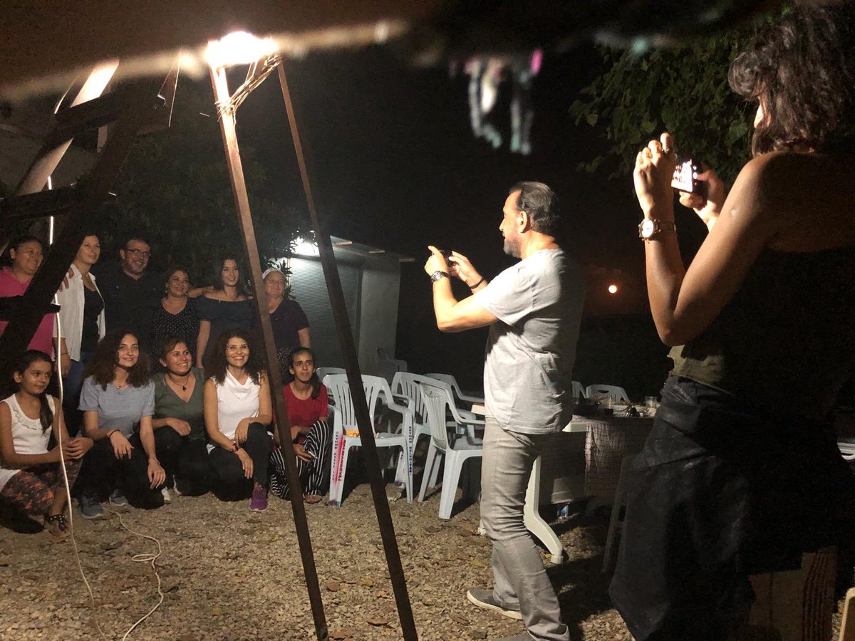 Bereketli  toprakların kınalı elleri.. Filmleri izledik “film platosu” Çukurova’ya indik! . Cihan Ünal’la.. Ahmet Mümtaz Taylan’la.. Tuba Büyüküstün’le. Mehmet Açar’la, Mustafa Preşeva’yla. Ve tüm dostlarla.. Ben, çocukluğumun zaman tüneline girdim, onlar lezzetin zirvesine çıktı