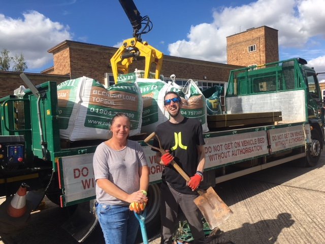 FortisTomP's tweet photo. More pics from @PWPrimary garden makeover. @FortisLiving colleagues in action during #communitiesweek18 #WorcestershireHour @ninadg https://t.co/VIRxInoFHK