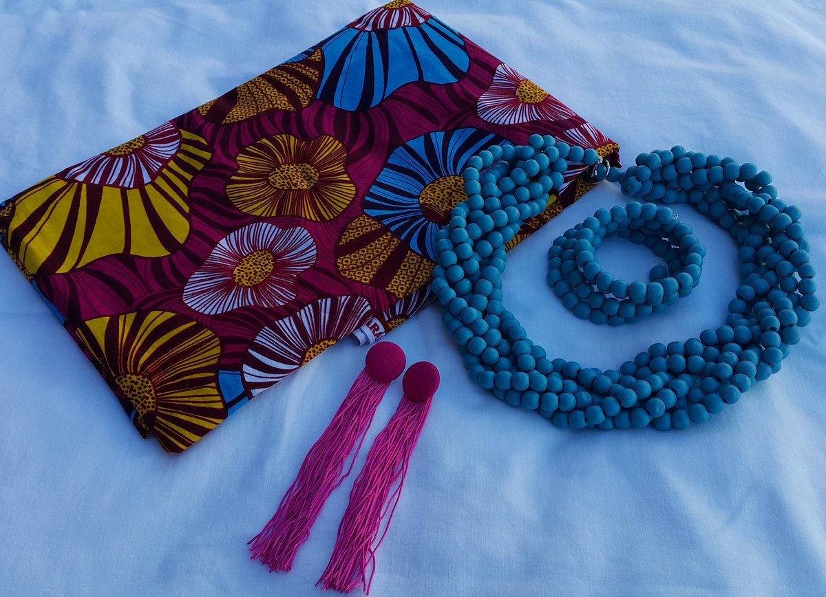 4EvaCaptivating's tweet photo. Let us colour your world.
#letusaccessoriseyou 
📧4evercaptivating@gmail.com

#accessories #beads #beadwork #handmade #headwraps #doek #tuku #tassels #earrings #jewellery #neckpiece #bangles #4EverCaptivating https://t.co/4YqqeioqGr