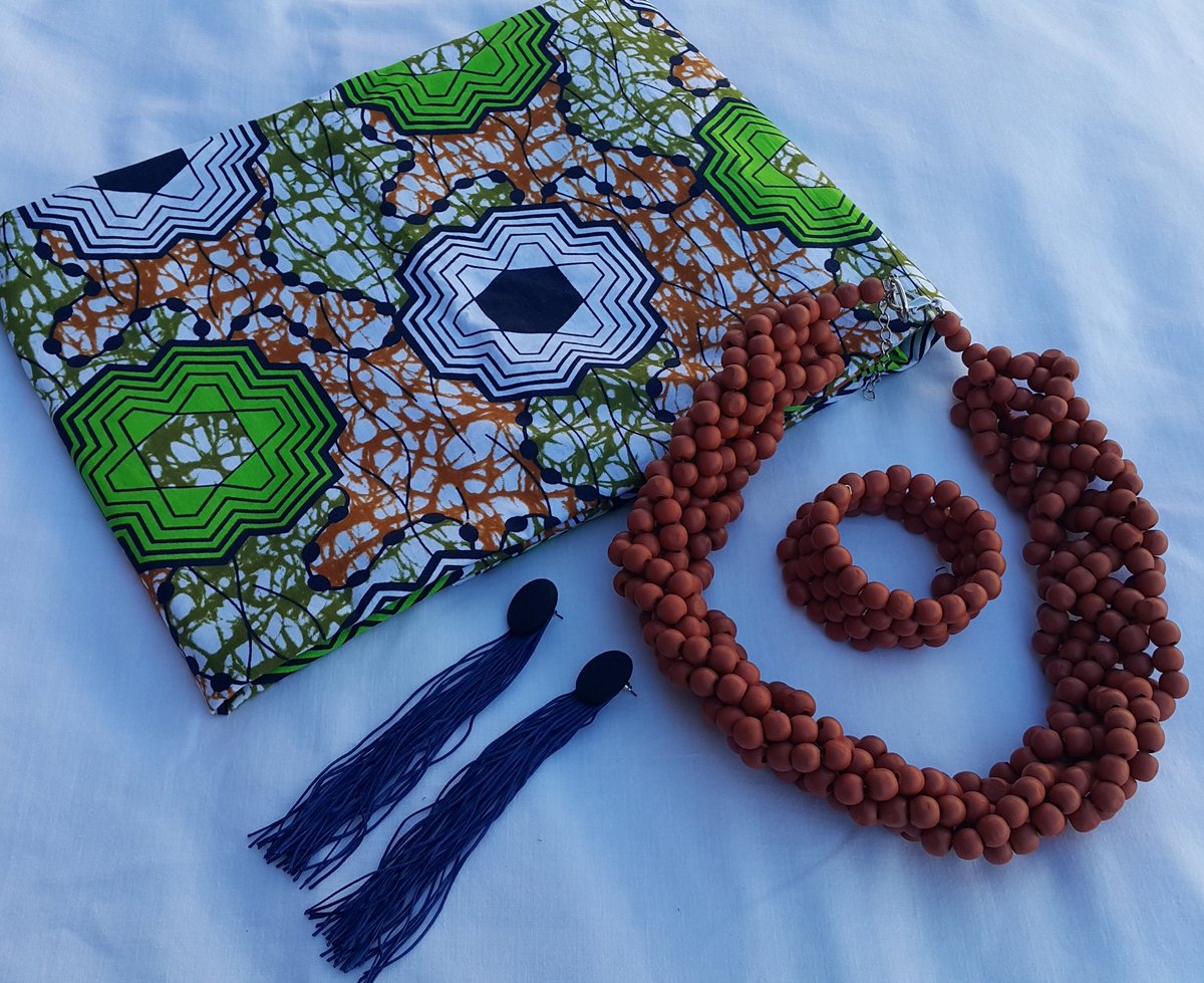 4EvaCaptivating's tweet photo. Let us colour your world.
#letusaccessoriseyou 
📧4evercaptivating@gmail.com

#accessories #beads #beadwork #handmade #headwraps #doek #tuku #tassels #earrings #jewellery #neckpiece #bangles #4EverCaptivating https://t.co/4YqqeioqGr