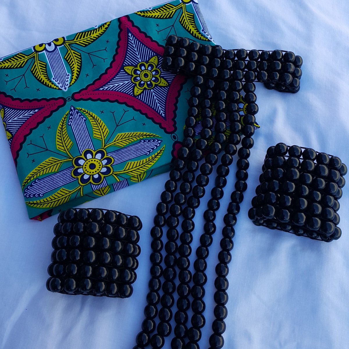 4EvaCaptivating's tweet photo. Let us colour your world.
#letusaccessoriseyou 
📧4evercaptivating@gmail.com

#accessories #beads #beadwork #handmade #headwraps #doek #tuku #tassels #earrings #jewellery #neckpiece #bangles #4EverCaptivating https://t.co/4YqqeioqGr