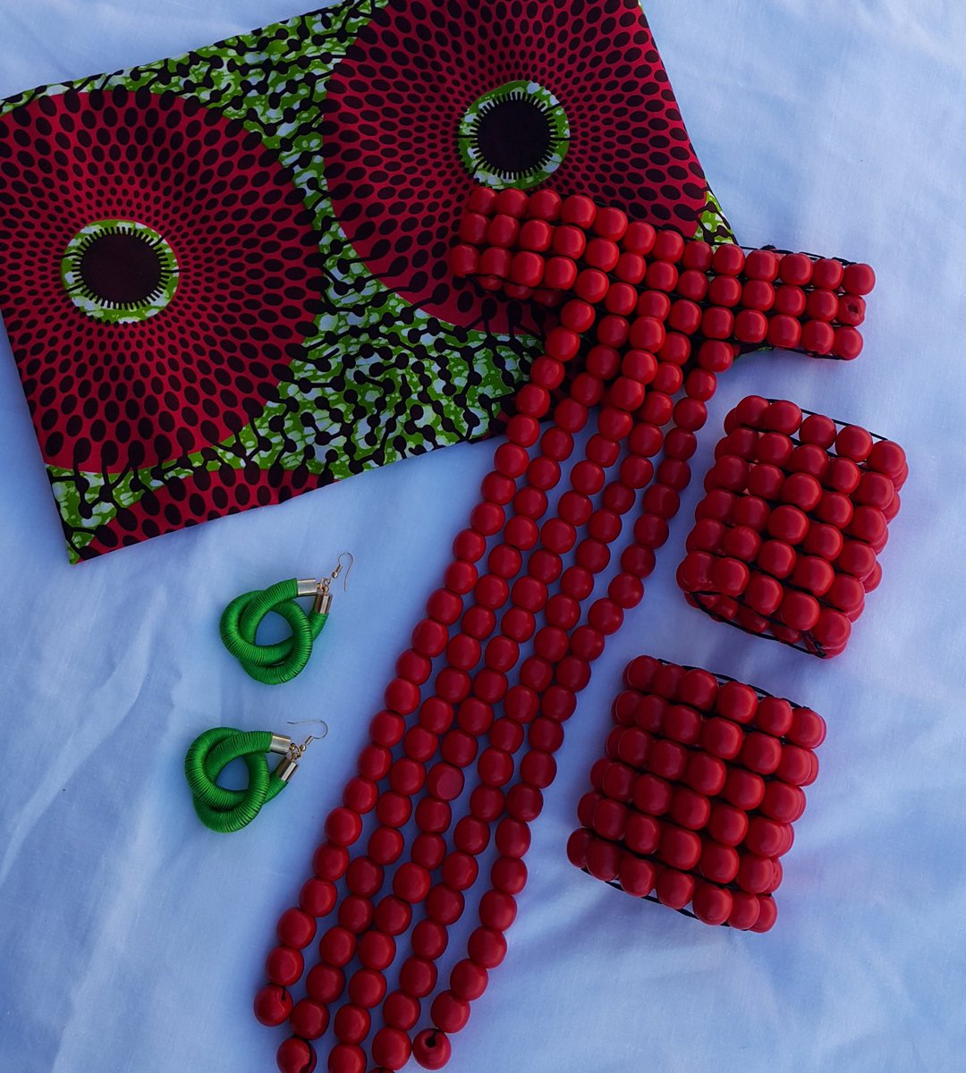 4EvaCaptivating's tweet photo. Let us colour your world.
#letusaccessoriseyou 
📧4evercaptivating@gmail.com

#accessories #beads #beadwork #handmade #headwraps #doek #tuku #tassels #earrings #jewellery #neckpiece #bangles #4EverCaptivating https://t.co/4YqqeioqGr