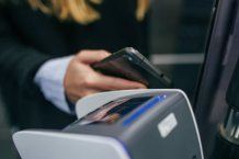 Febelfin's tweet photo. In vergelijking met andere Europeanen bankiert een overweldigend aantal Belgische consumenten via zijn smartphone: https://t.co/ngCRJ9OwVS @DeloitteBelgium https://t.co/RH3wHF8hm2