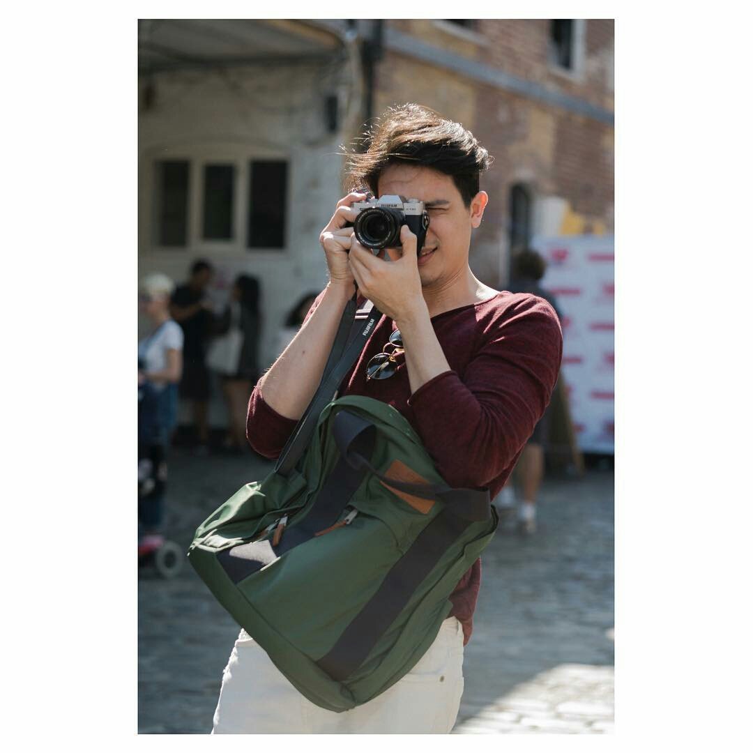 videozsunny's tweet photo. Behind the scenes
Thx Pic 🙏📷#ADDCANDID
#leicathailand
#leicam10
#london
#sunny_suwanmethanont
#ซันนี่สุวรรณเมธานนท์ #charlesandkeiththailand #charleskieth_th #charlesandkeith https://t.co/UsBGPgeSVq