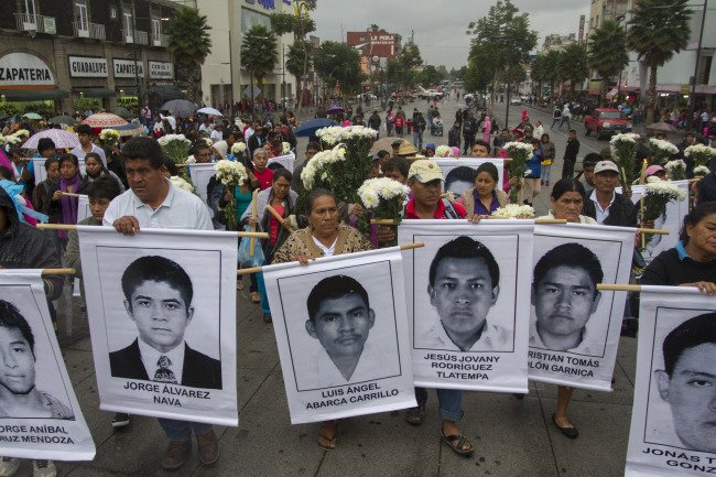 AIUKCenAmerica's tweet photo. The #Ayotzinapa families demand truth &amp; justice. @PGR_mx--create the Special Investigative Commission. #VerdadParaAyotzi #Mexico https://t.co/vIFuxHWMt4