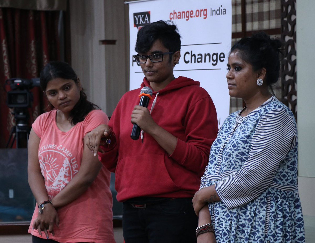 ChangeOrg_India's tweet photo. Throwback to our event #ForumForChange in Mumbai where we held a screening of path-breaking film #Amoli. It was followed by a series of talks by experts on how we can shift the conversation around global sex trafficking. @YouthKiAwaaz @sandymridul @RichaChadha @BajpayeeManoj https://t.co/GGueJdPd87