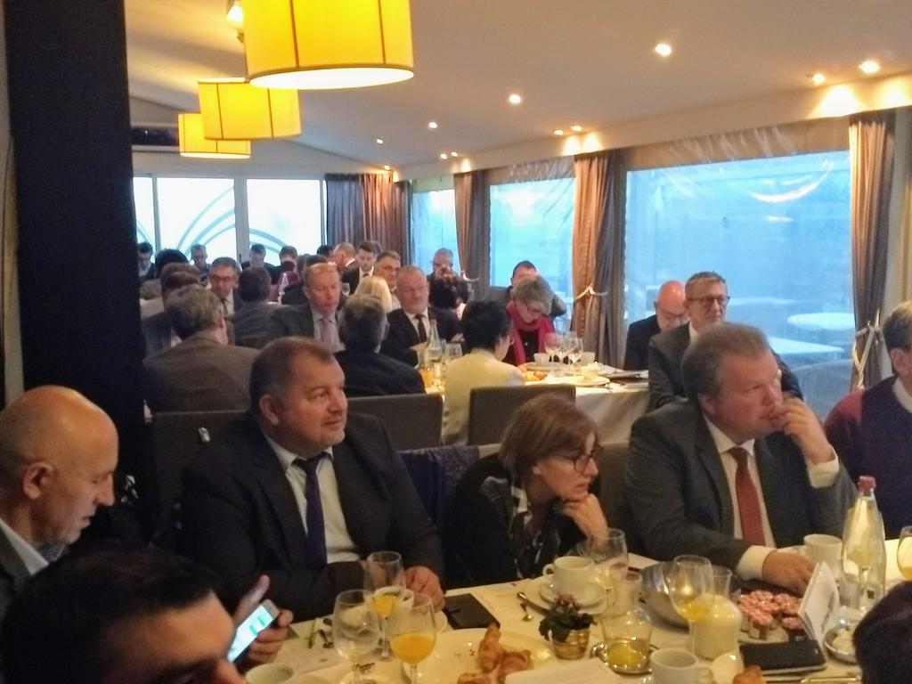 FNSEA's tweet photo. La #fnsea rencontre les députés pr évoquer thématiques fiscales et sociales agricoles de la rentrée #PLF2019 #PLFSS2019. #TODE . @AssembleeNat https://t.co/KdHp5QPEQb