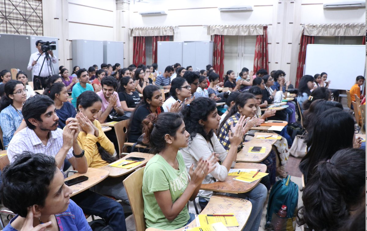 ChangeOrg_India's tweet photo. Throwback to our event #ForumForChange in Mumbai where we held a screening of path-breaking film #Amoli. It was followed by a series of talks by experts on how we can shift the conversation around global sex trafficking. @YouthKiAwaaz @sandymridul @RichaChadha @BajpayeeManoj https://t.co/GGueJdPd87