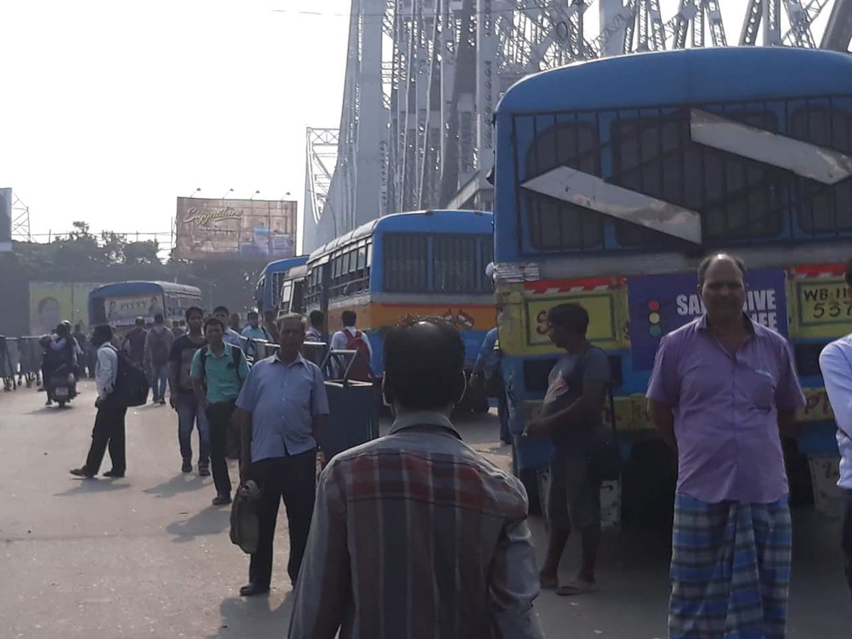 Rahul__Prasad's tweet photo. Our #NorthHowrah MLA And #Minister Of #State Mr. @Lshukla6 Dada Thanking To All The People Who Not #Supported #bandh
#SayNoTo #BanglaBandh
#BengalRejectsBJP https://t.co/0SaxuEbyzj